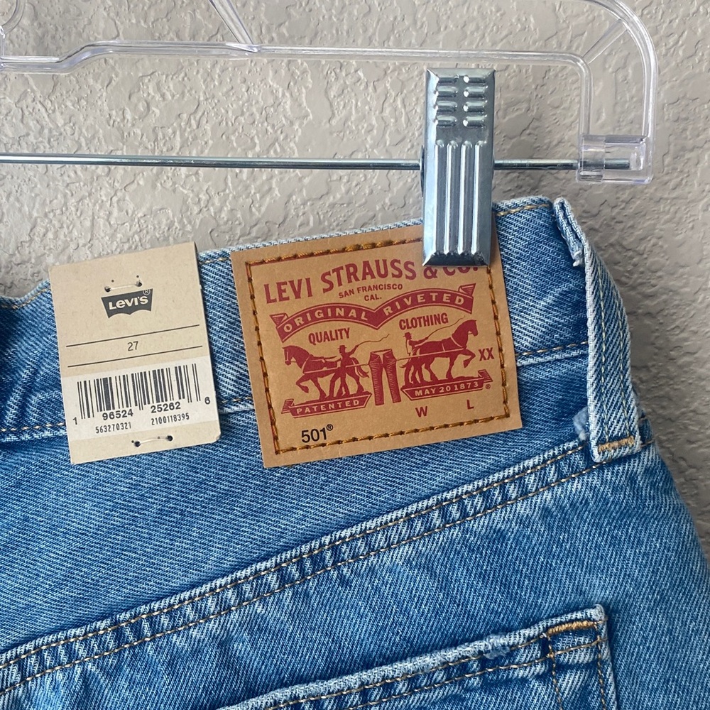 Levi's Women's 501 Shorts  Light Cotton Button Fly Distressed Sizes:  24/27/30 - Picture 6 of 8